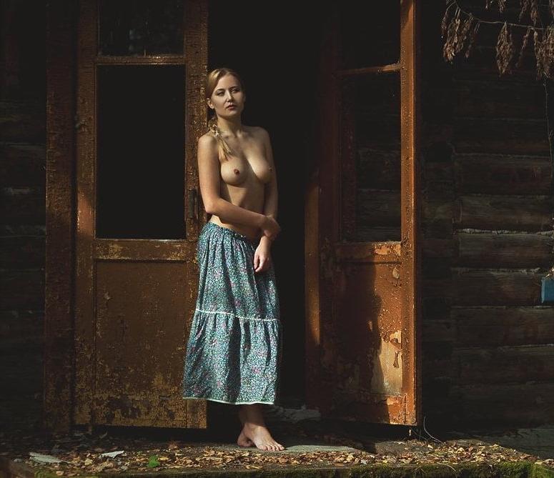 25P Deliciously Erotic White Women-7