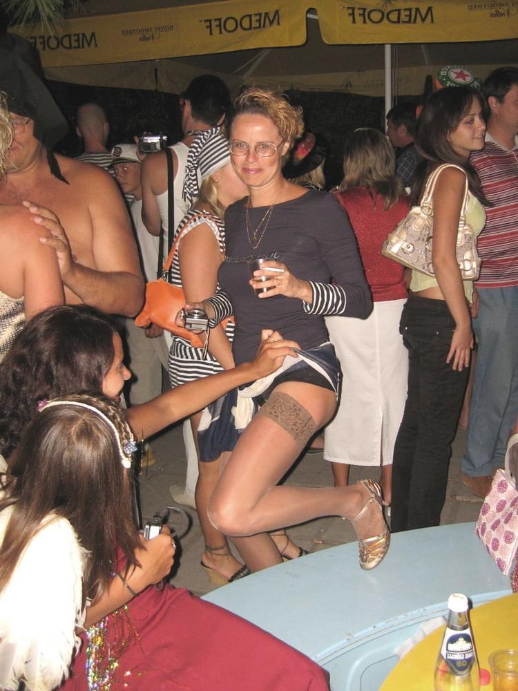 25P MATURE SLUTS WEAR STOCKINGS 15