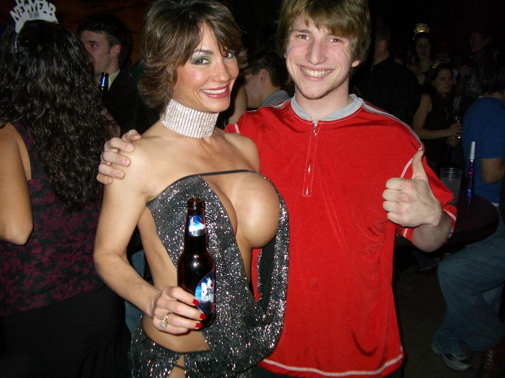 16P Drinking hot women 005.