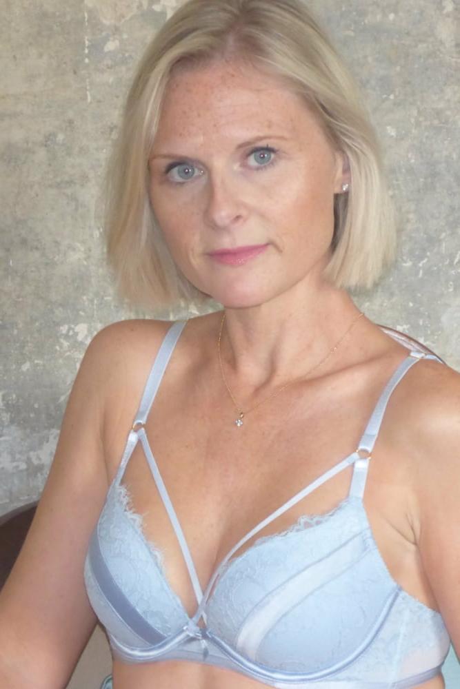 12P Beautiful Mature Blonde