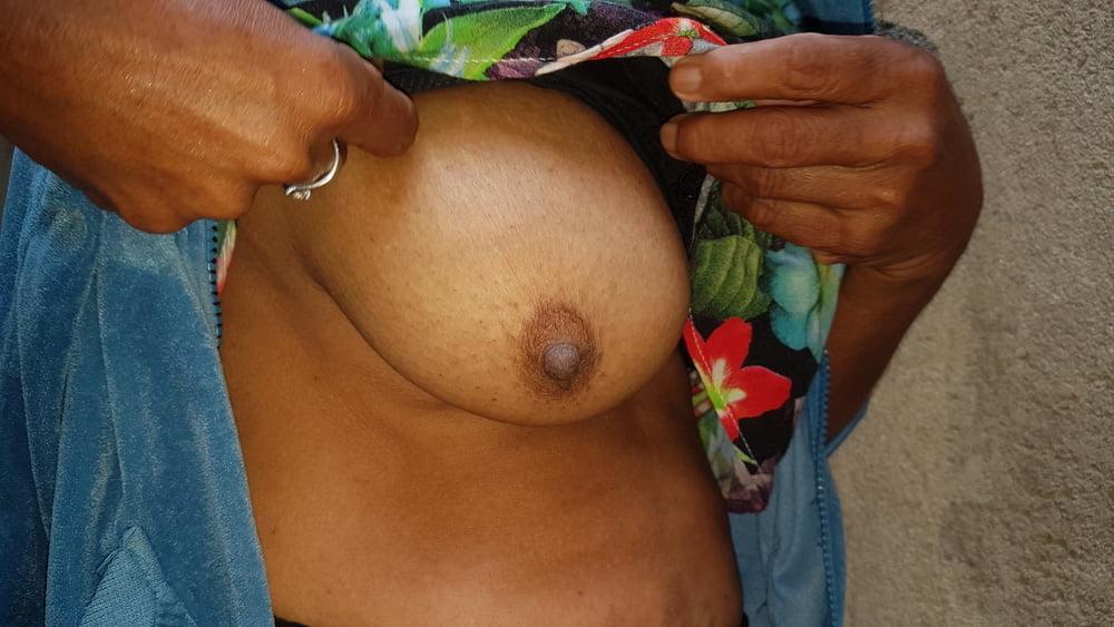 11P Lankan aunty boobs