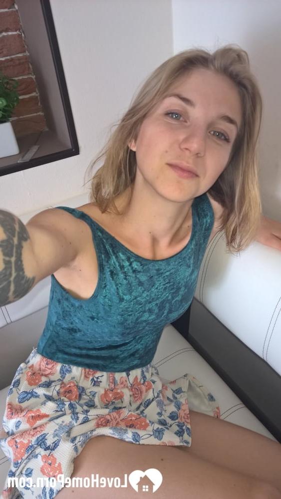 15P Housemaid fooling around at her master's house