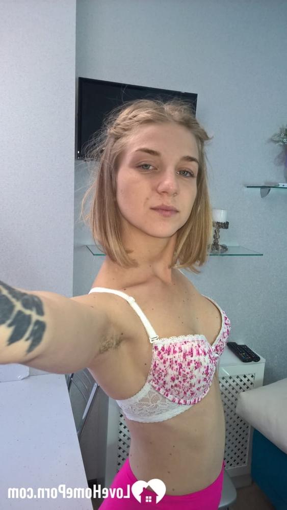 15P Housemaid fooling around at her master's house