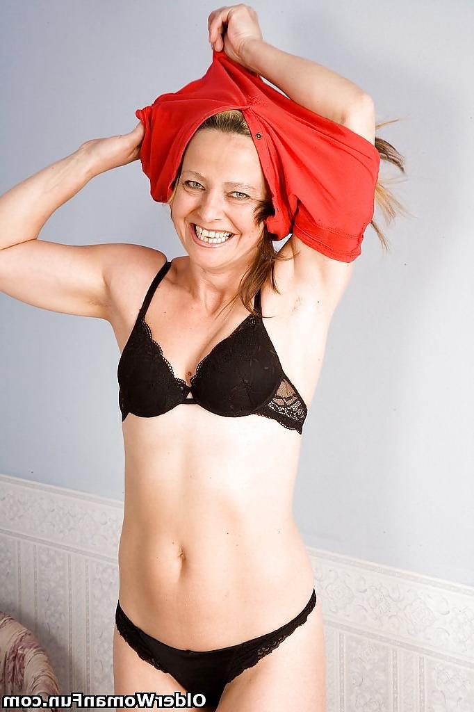 16P Die 47-jährige Mutter Monika von OlderWomanFun