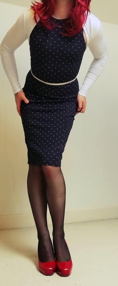 25P Marie Crossdresser in pantyhose and tight dress