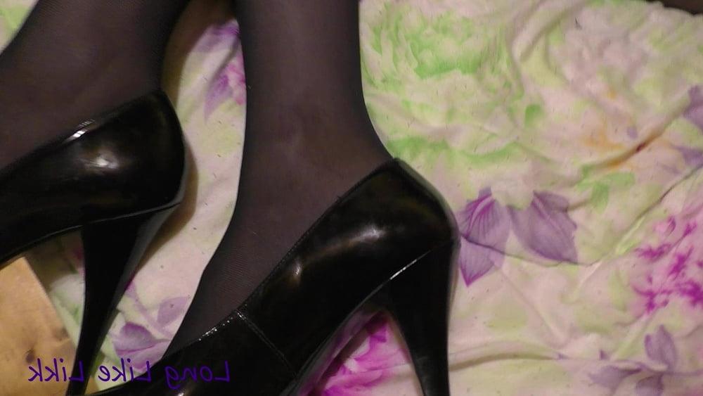 25P Cum on beautiful legs in black pantyhose