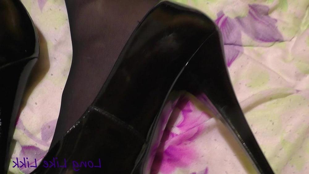 25P Cum on beautiful legs in black pantyhose