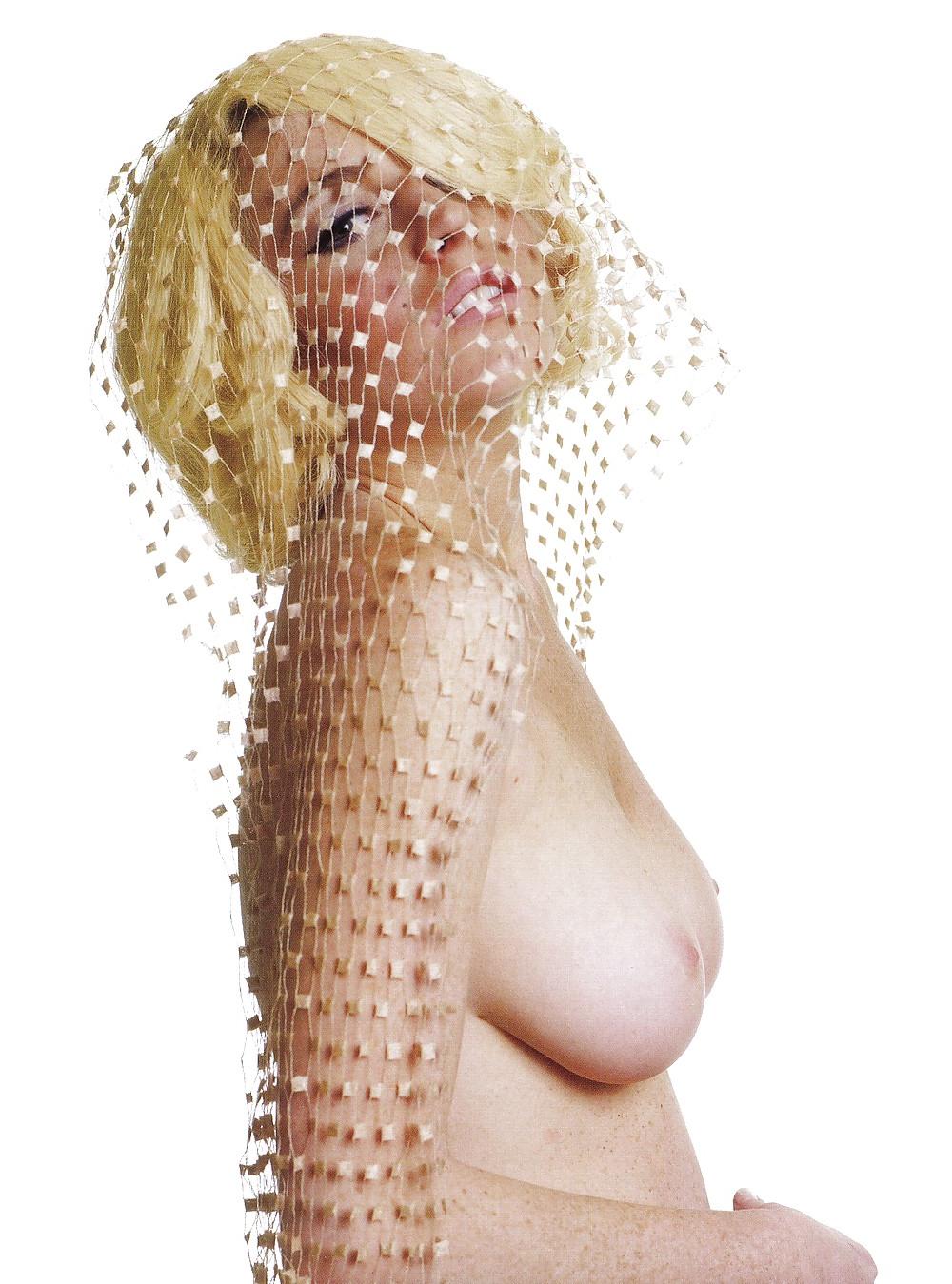 25P Celebrities Nude