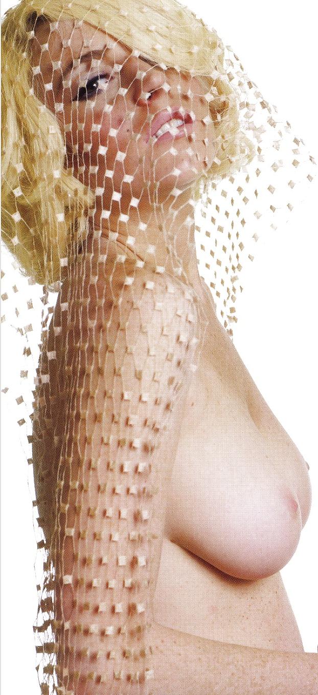 25P Celebrities Nude