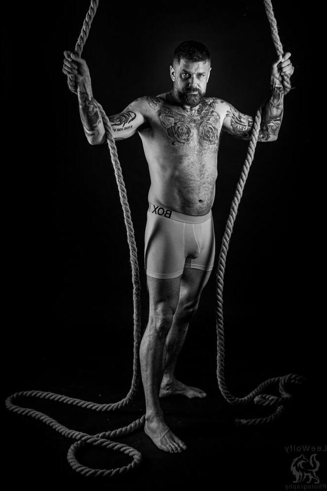 25P Black and White Erotic