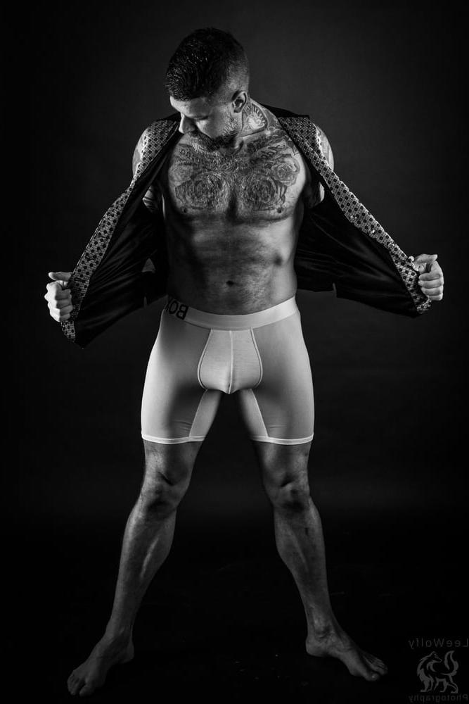 25P Black and White Erotic