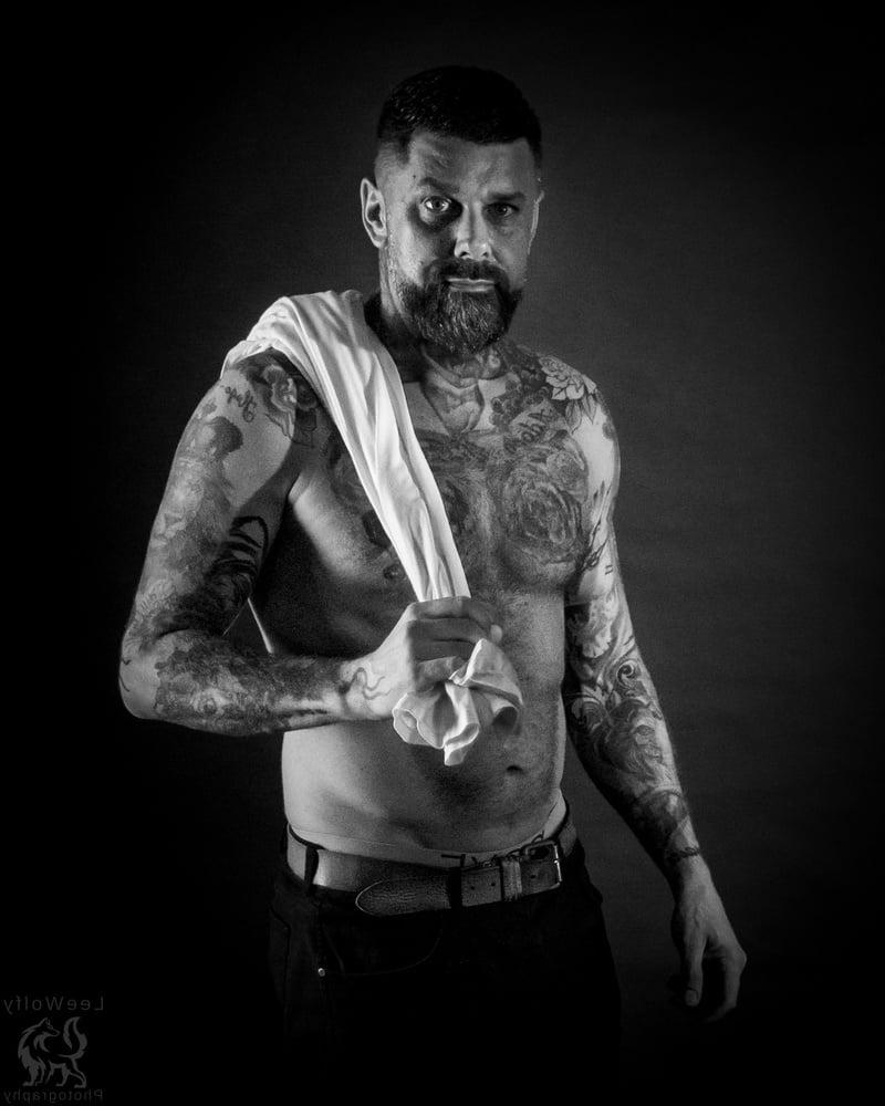 25P Black and White Erotic