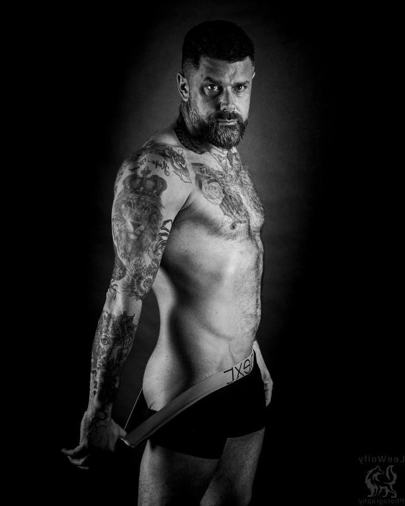 25P Black and White Erotic