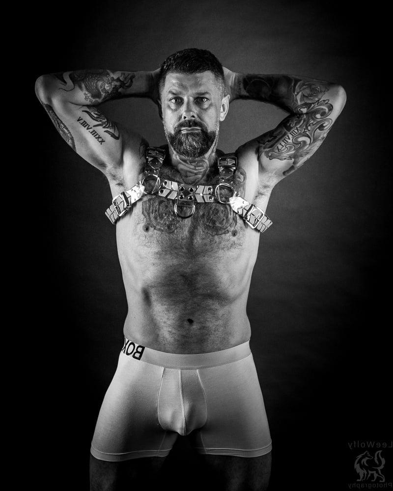 25P Black and White Erotic