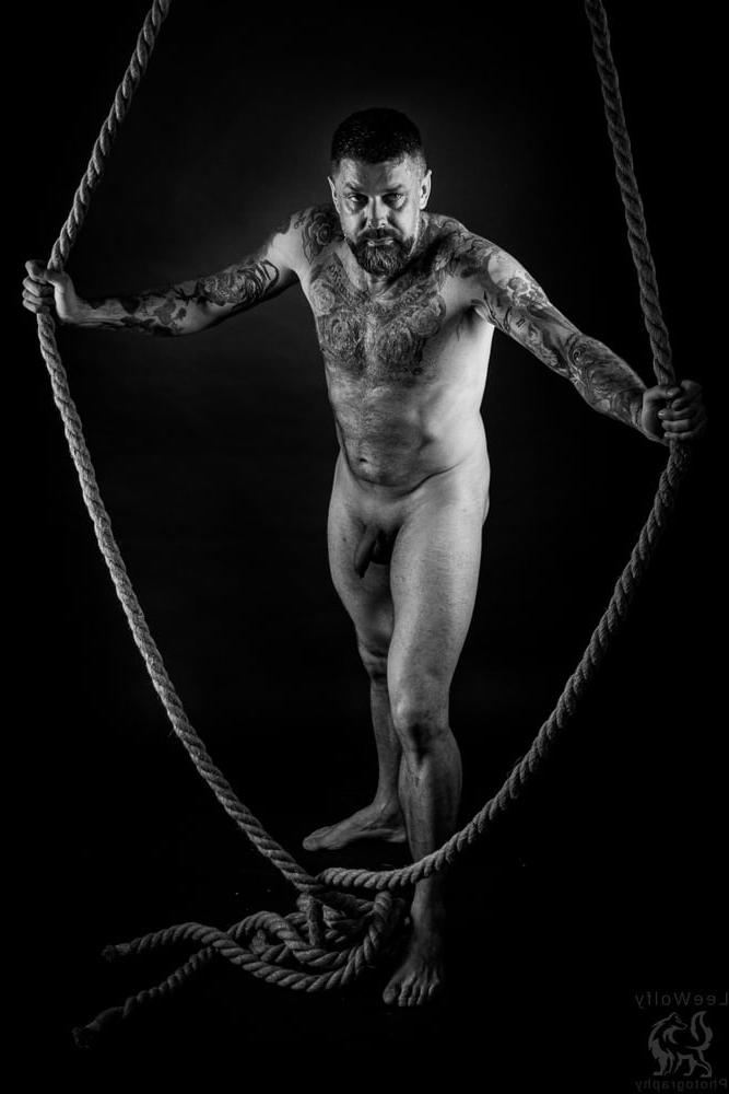 25P Black and White Erotic