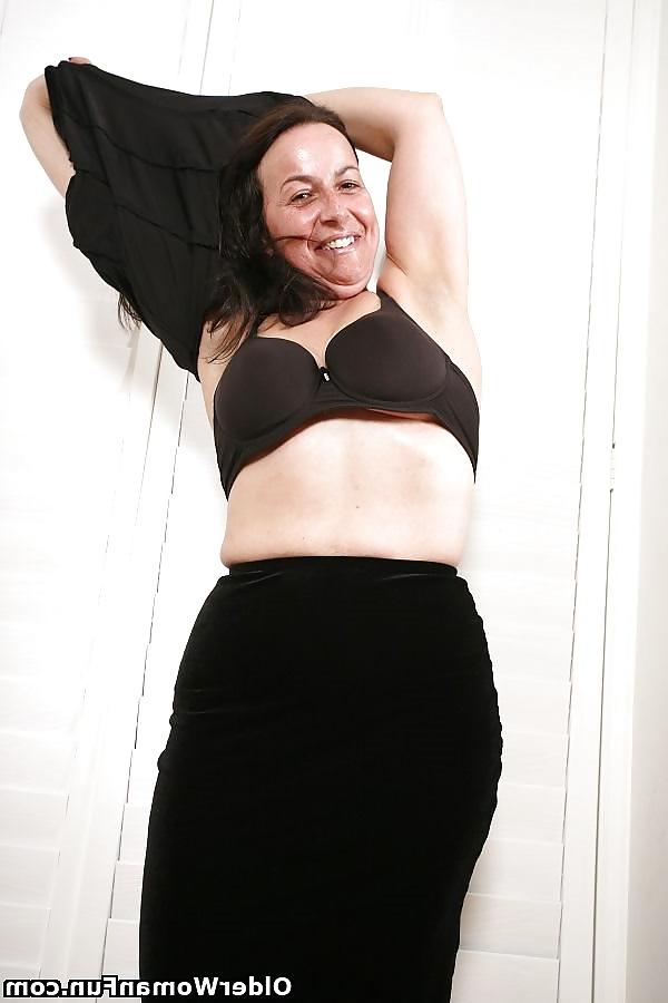 16P 46 year old mom Nina from OlderWomanFun