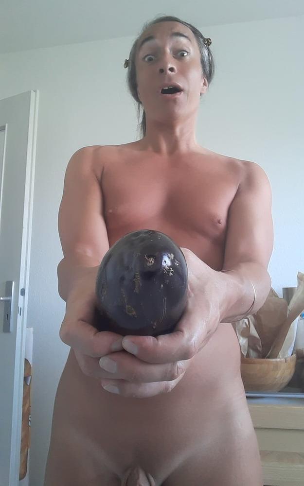 25P Absolutely incredibl,i got a 3,15 8nches eggplant in my ass