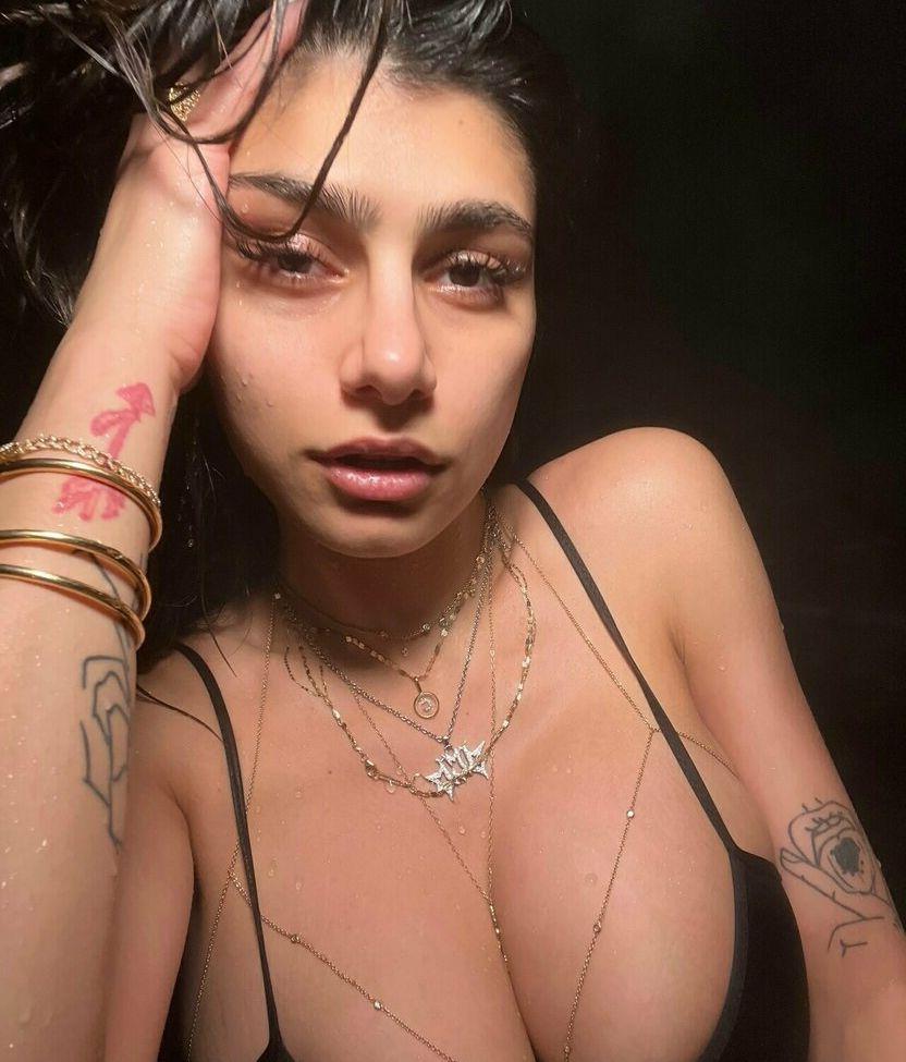 25P Mia Khalifa nude