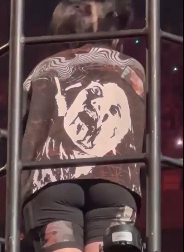 25P Billie Eilish nude