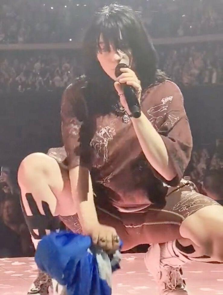 25P Billie Eilish nude