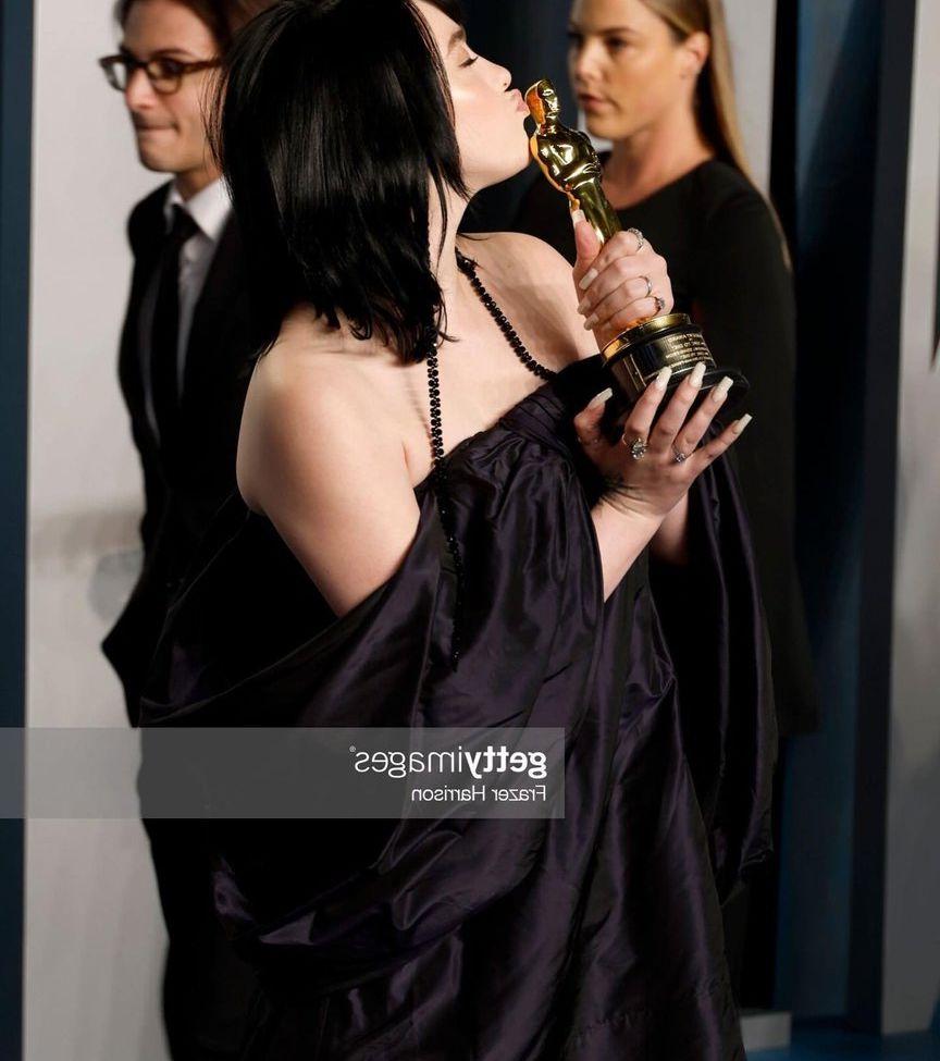25P Billie Eilish nude