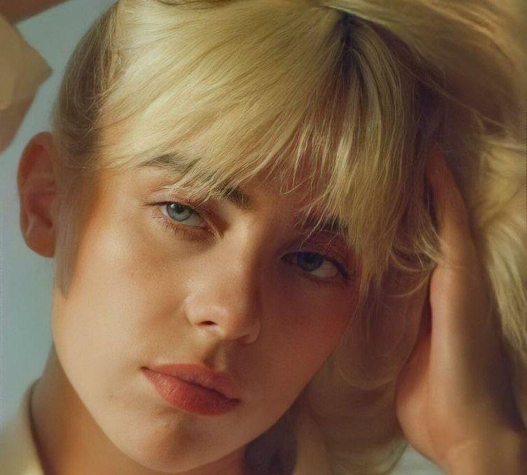 25P Billie Eilish nude