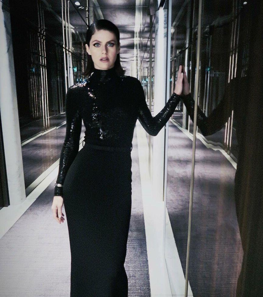 21P Alexandra Daddario nude