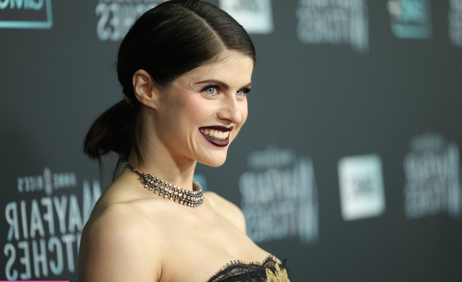 21P Alexandra Daddario nude