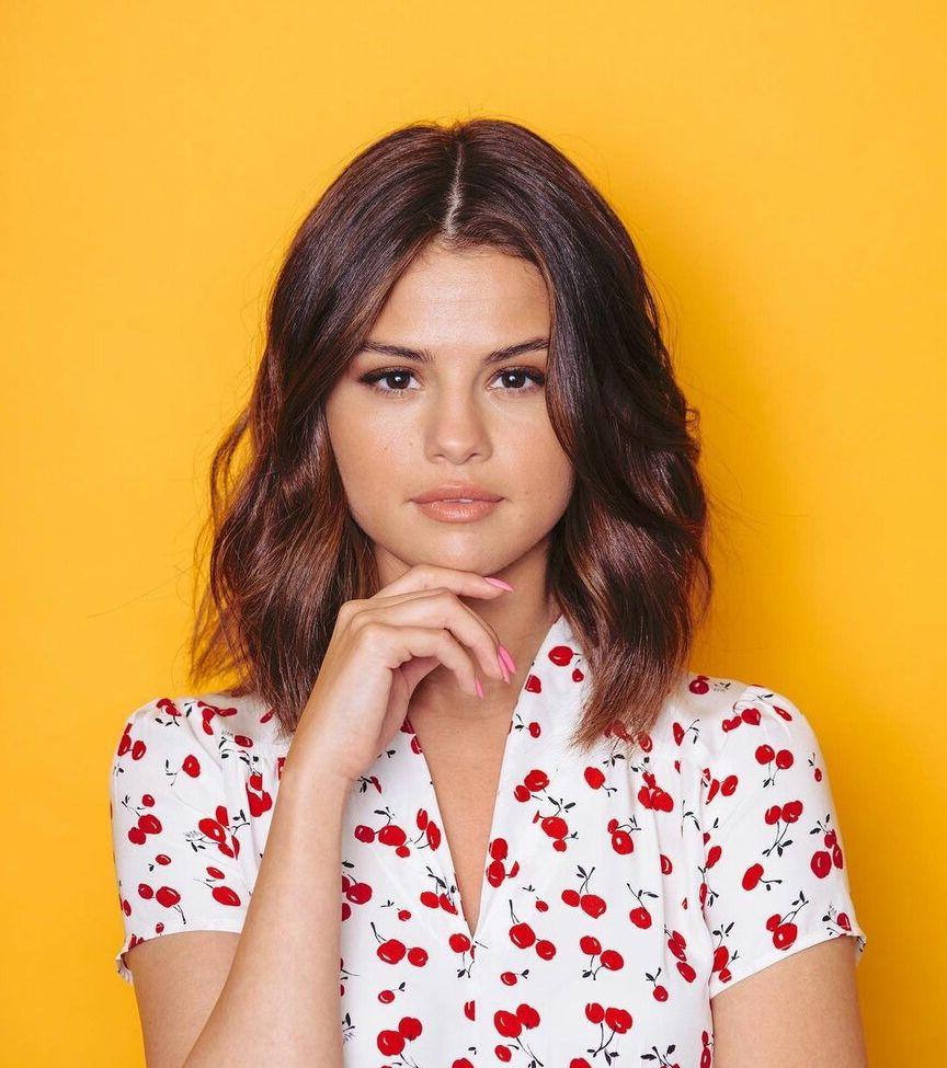 25P Selena Gomez nude