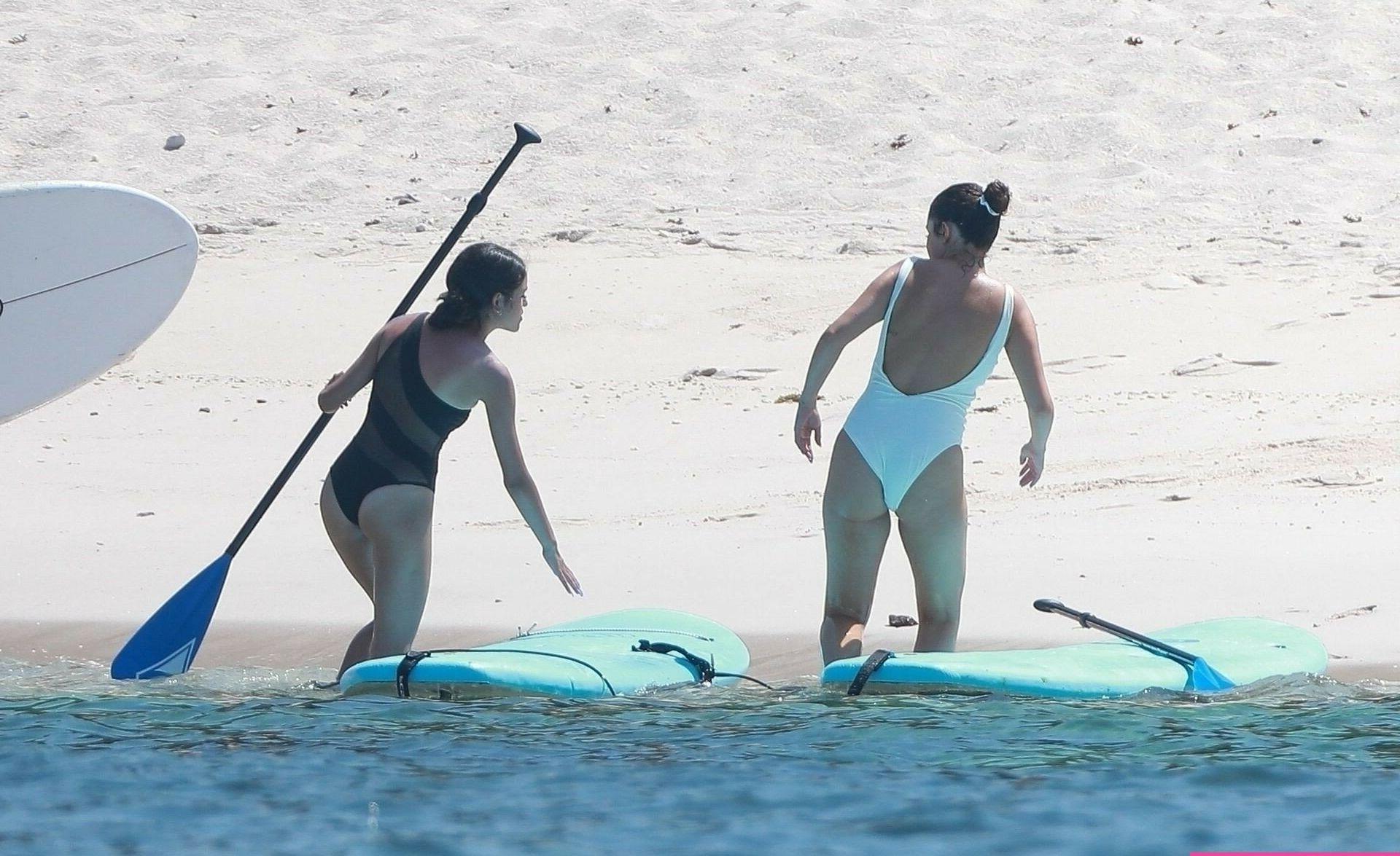 25P Selena Gomez nude