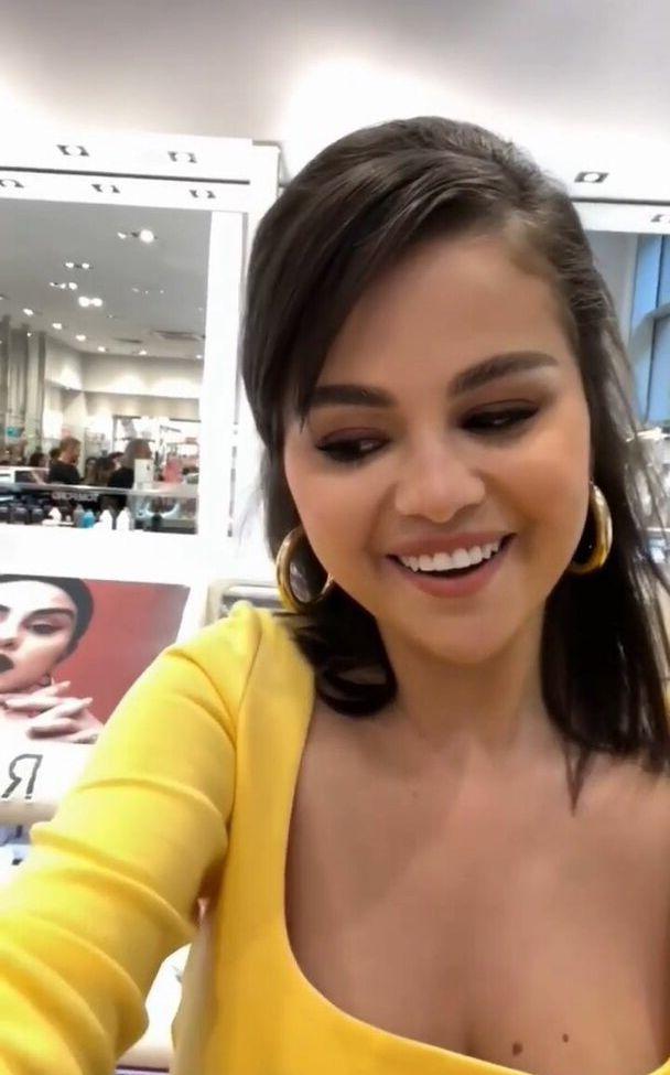 25P Selena Gomez nude