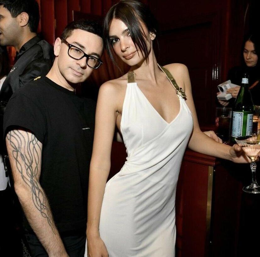 25P Emily Ratajkowski nude