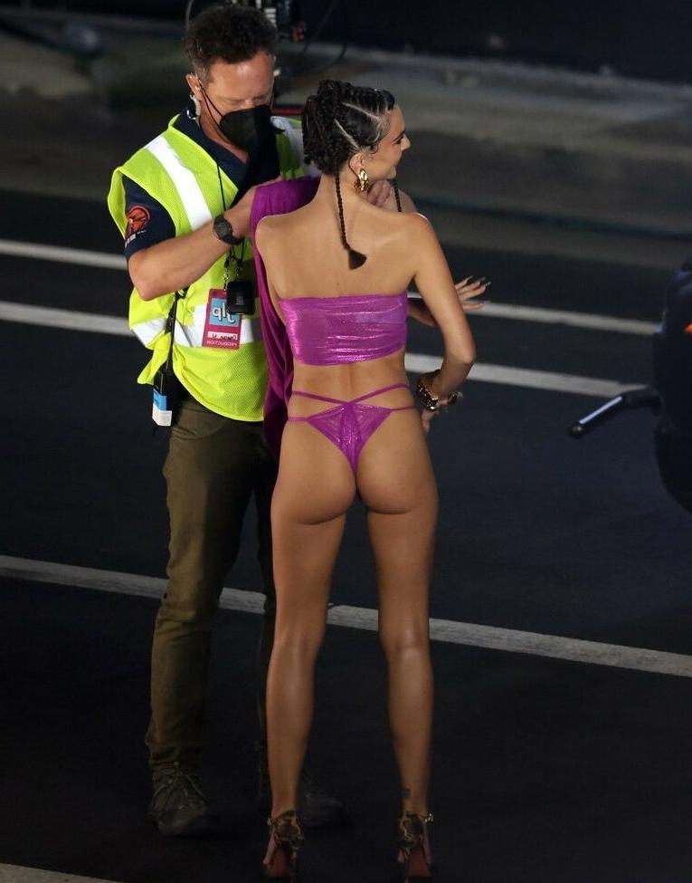 25P Emily Ratajkowski nude