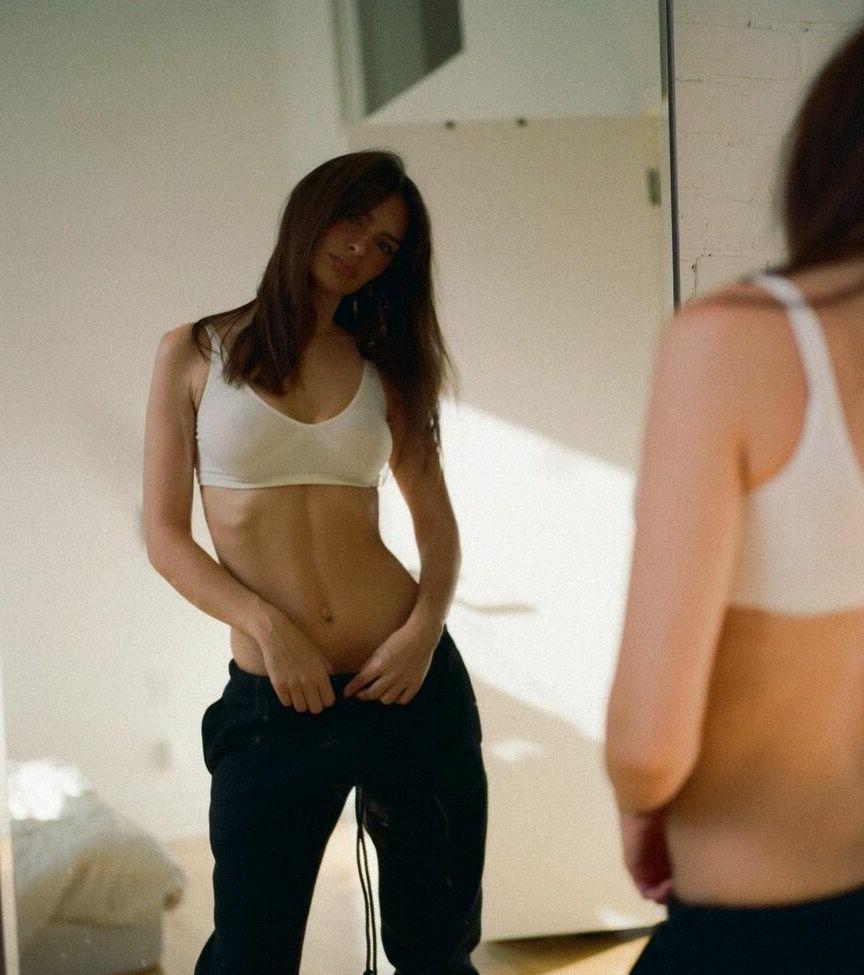 25P Emily Ratajkowski nude