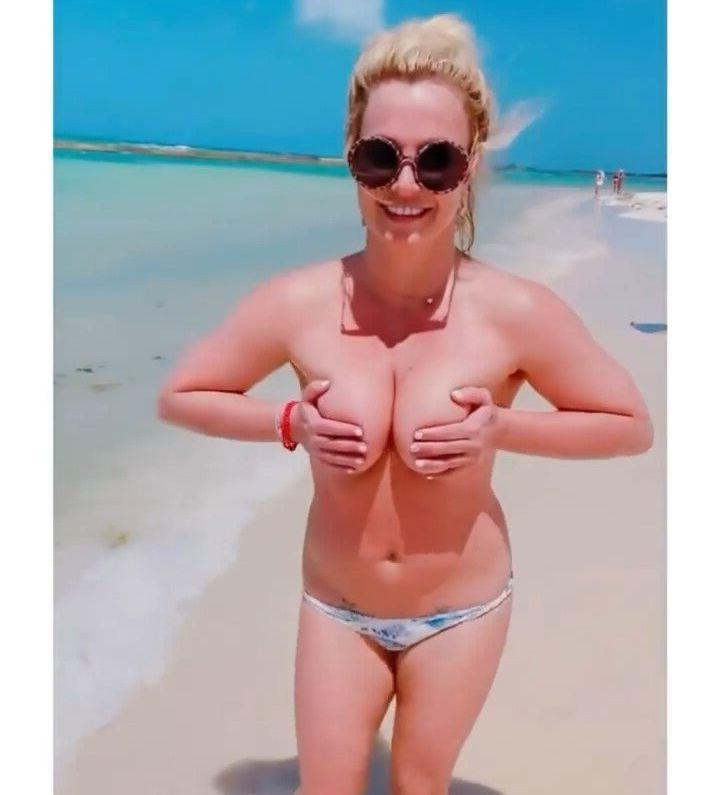 25P Britney Spears nude