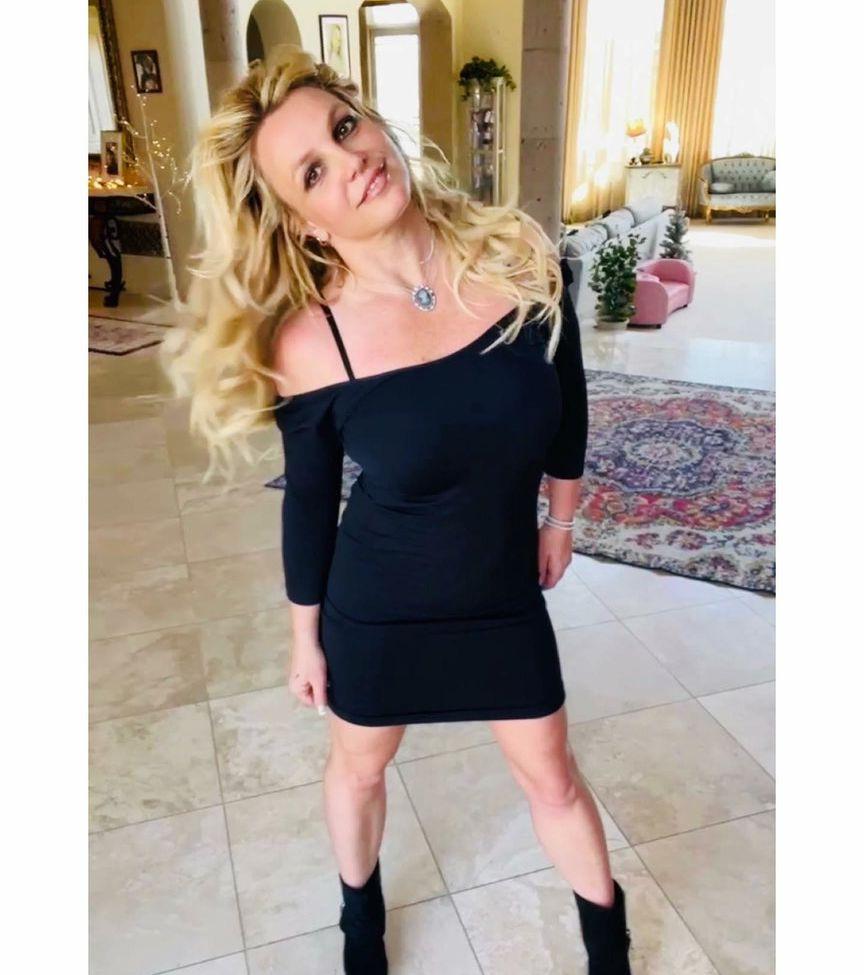 25P Britney Spears nude