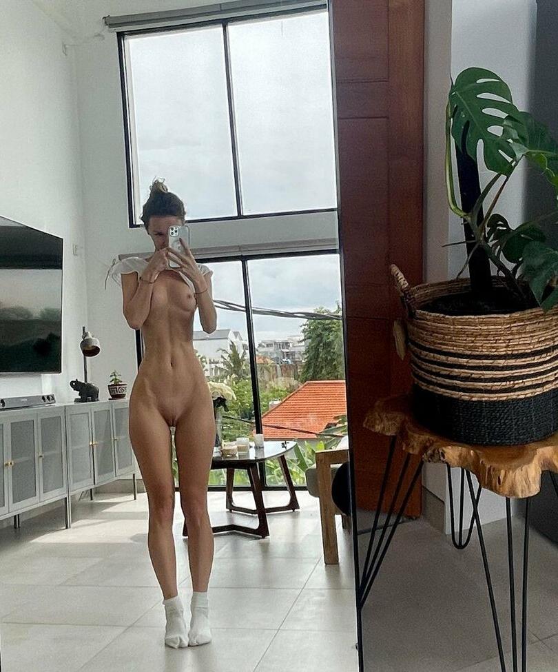 25P Anna Tsaralunga nude