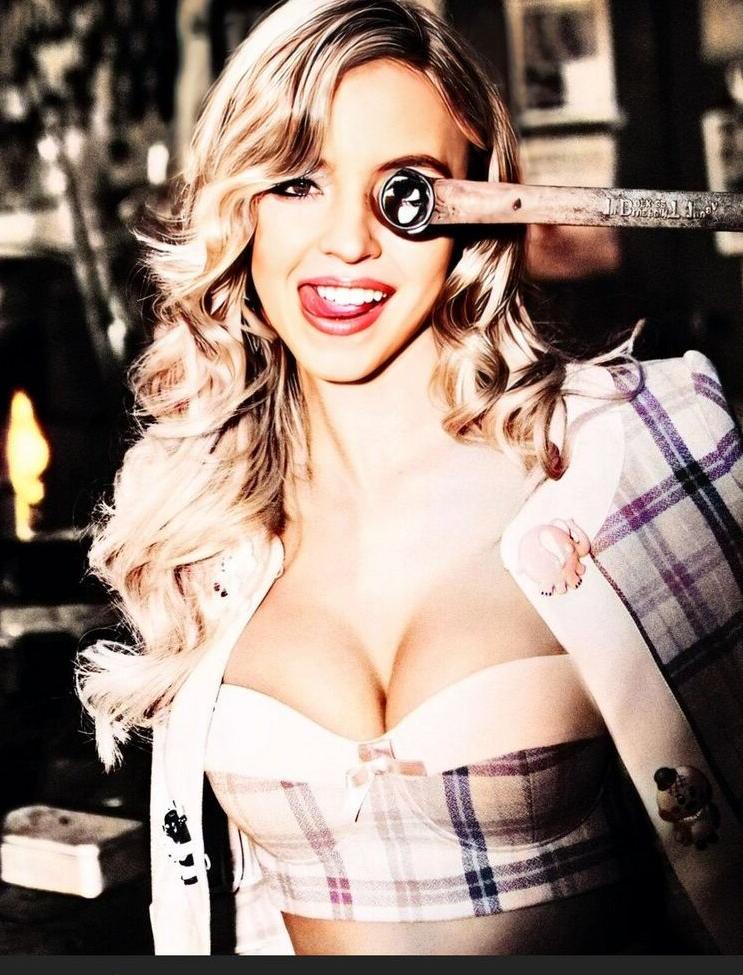 18P Sydney Sweeney nude