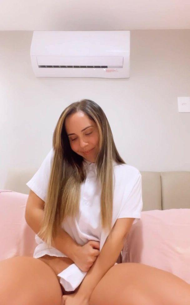 25P Mulher Melão nude