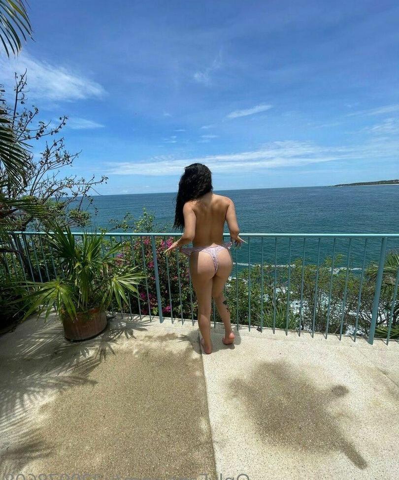 25P Lizbeth Rodríguez nude