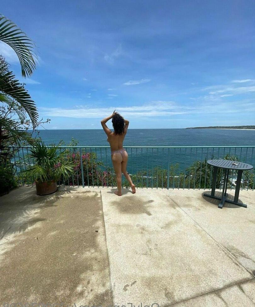 25P Lizbeth Rodríguez nude
