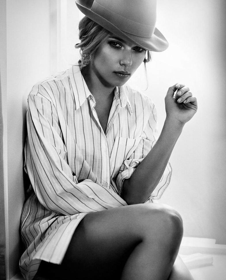 25P Scarlett Johansson nude
