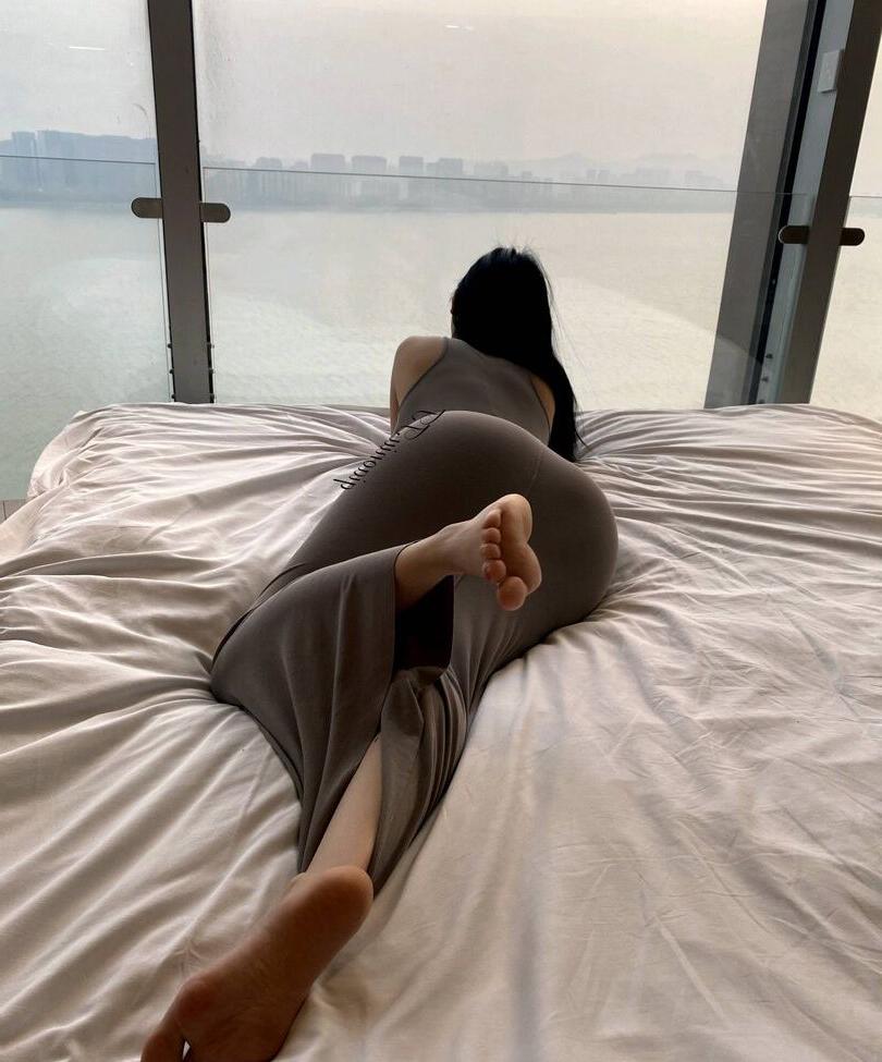 25P QiaoniuTT nude