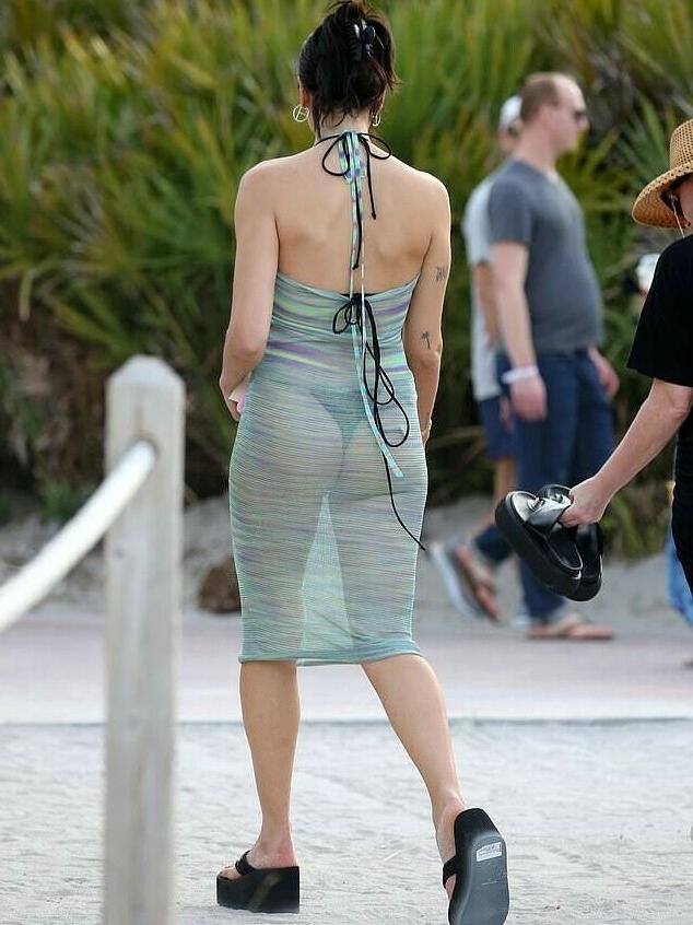25P Dua Lipa nude