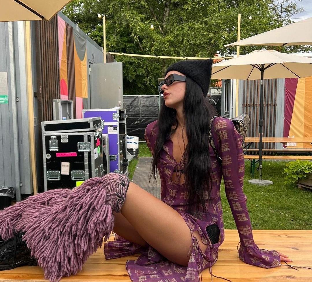 25P Dua Lipa nude
