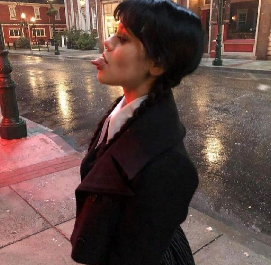 25P Jenna Ortega nude
