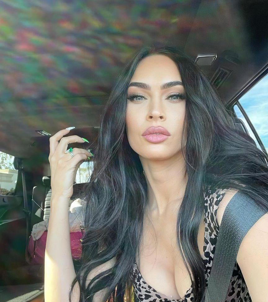25P Megan Fox nude