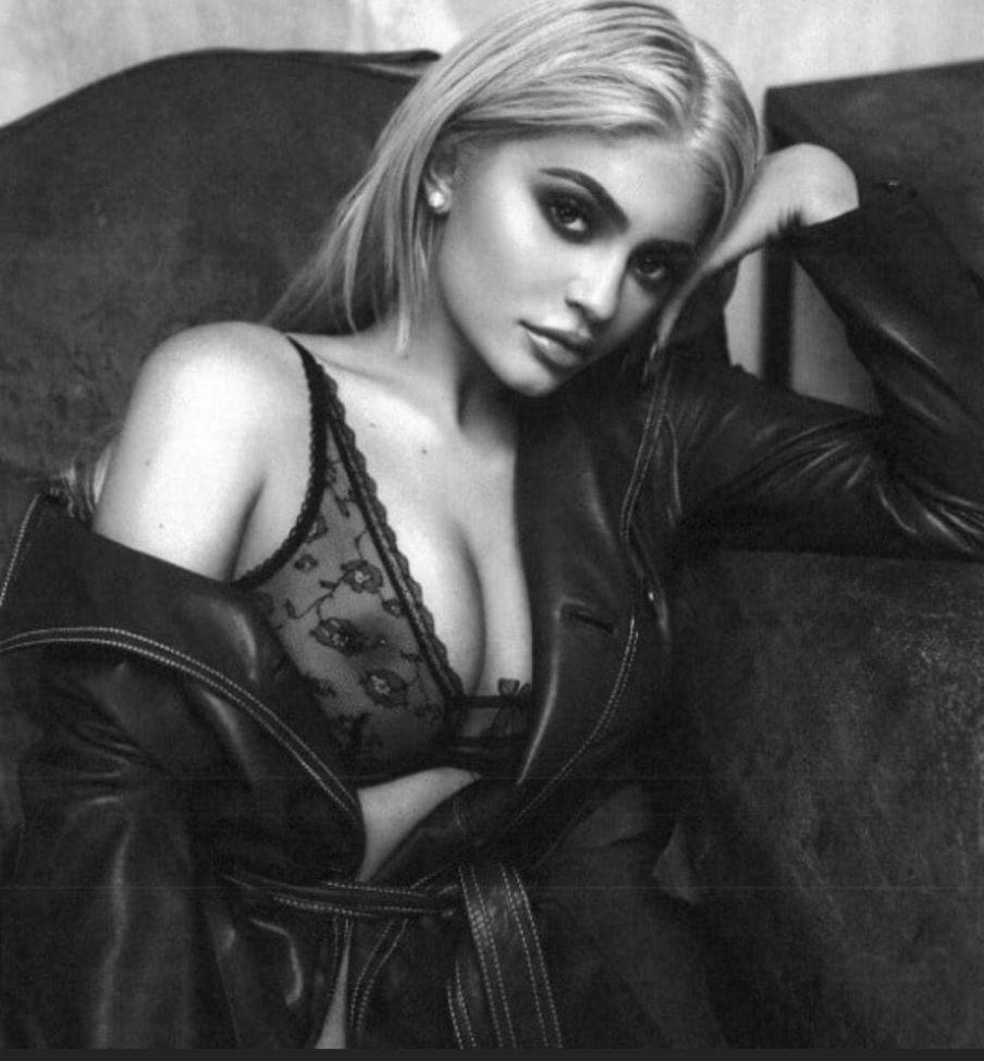 25P Kylie Jenner nude