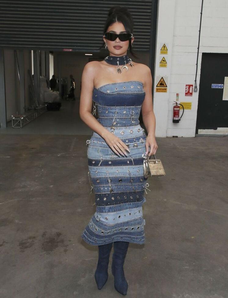 25P Kylie Jenner nude