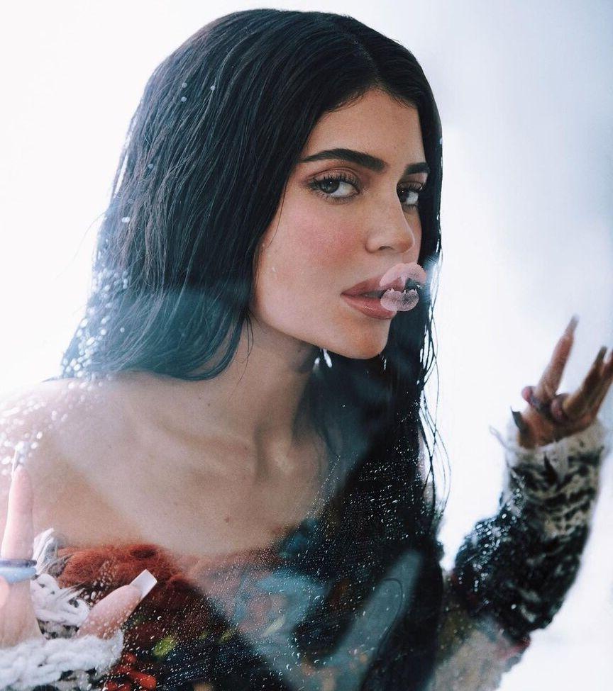 25P Kylie Jenner nude